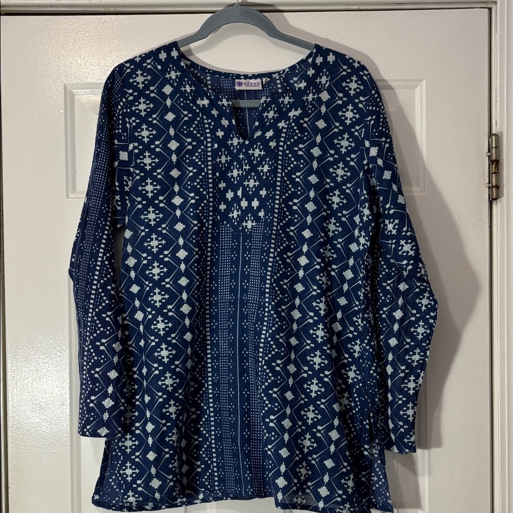 Sevya brand tunic Size Large